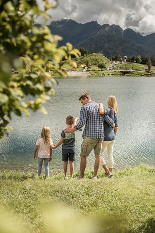 Zeit mit der Familie an den wundervollen Seen Tirols